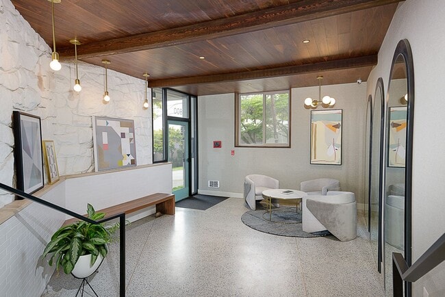 Interior Photo - Val Anne