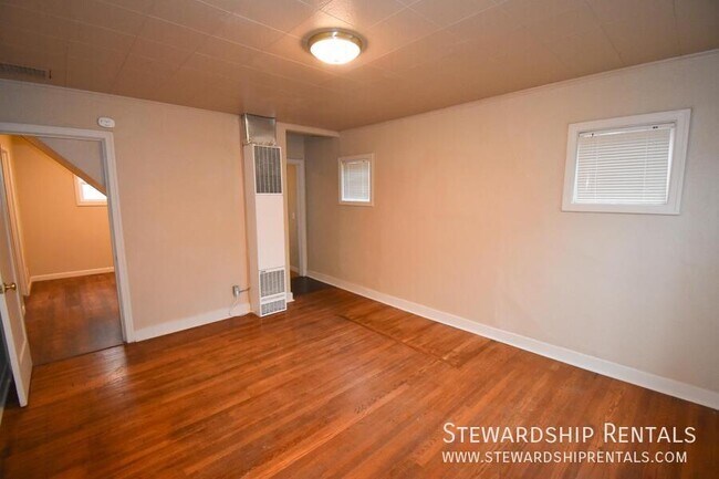 Building Photo - 1376 W 6th Ave