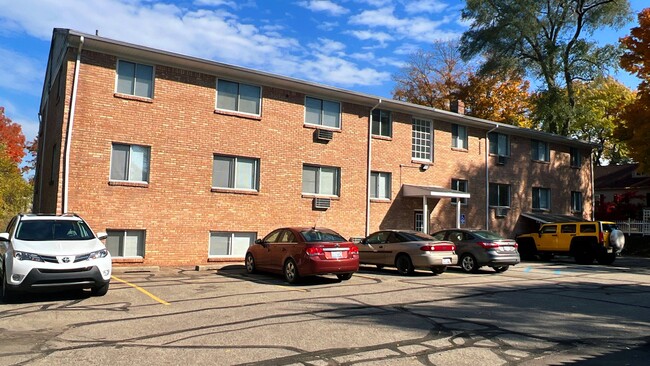 Building Photo - Carriage House Apartments