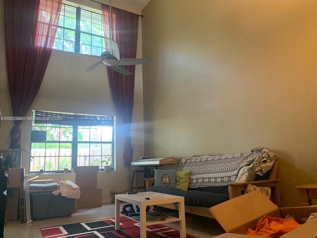 Building Photo - 390 City View Dr