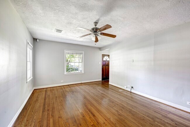 Foto del edificio - 4909 Cedar St