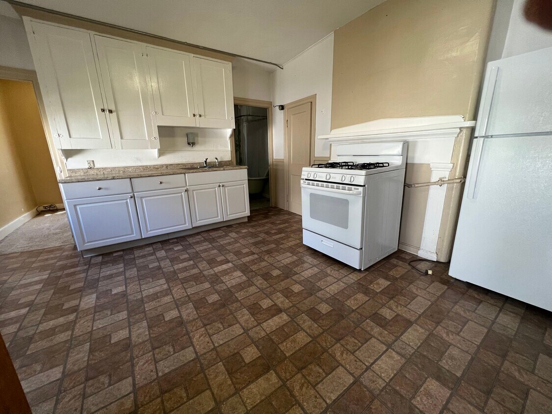 Foto principal - 557 Woonasquatucket Ave