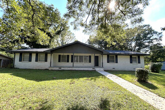 Building Photo - 2714 Treadway Dr