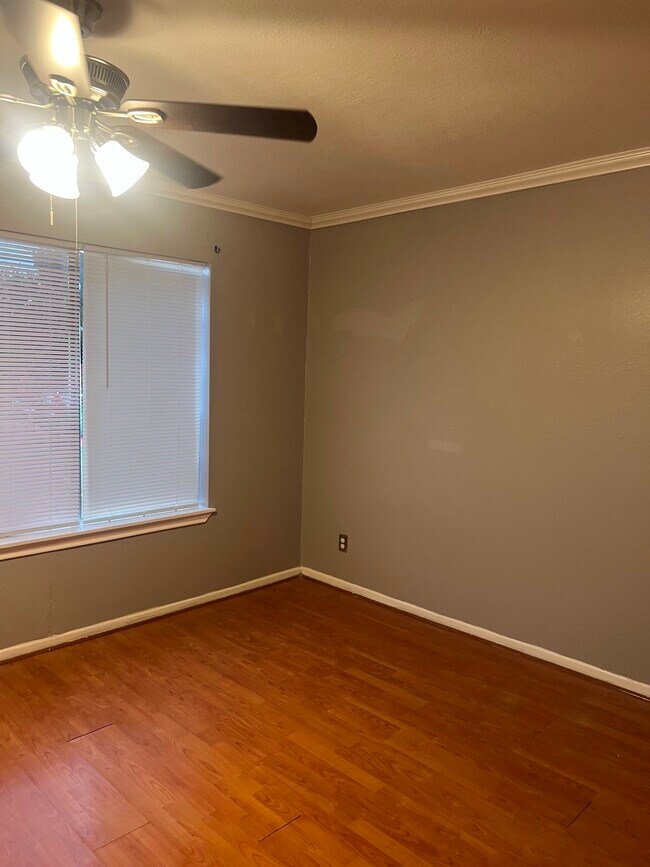 Foto del edificio - 10924 Village Bend Ln