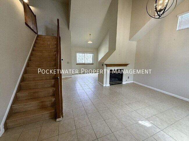 Foto del edificio - 575 Spruce Cir