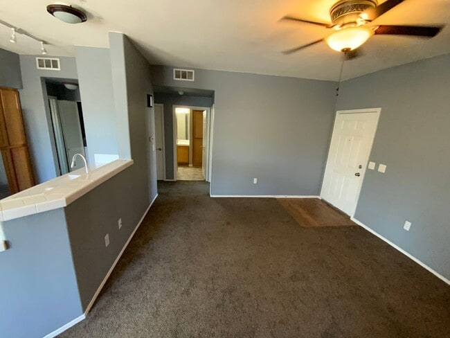 Building Photo - Summerlin  2 Bed / 2 Bath Ground floor Condo w/Fireplace