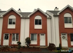 Building Photo - 585 Park Rd