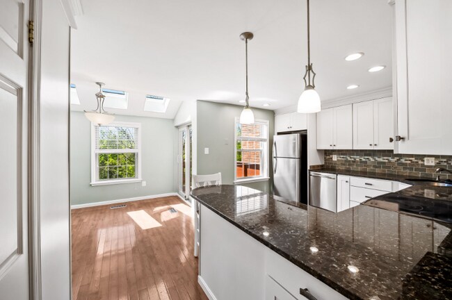 Building Photo - 128 English Run Cir