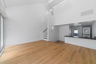 Building Photo - 1951 NE 51st St