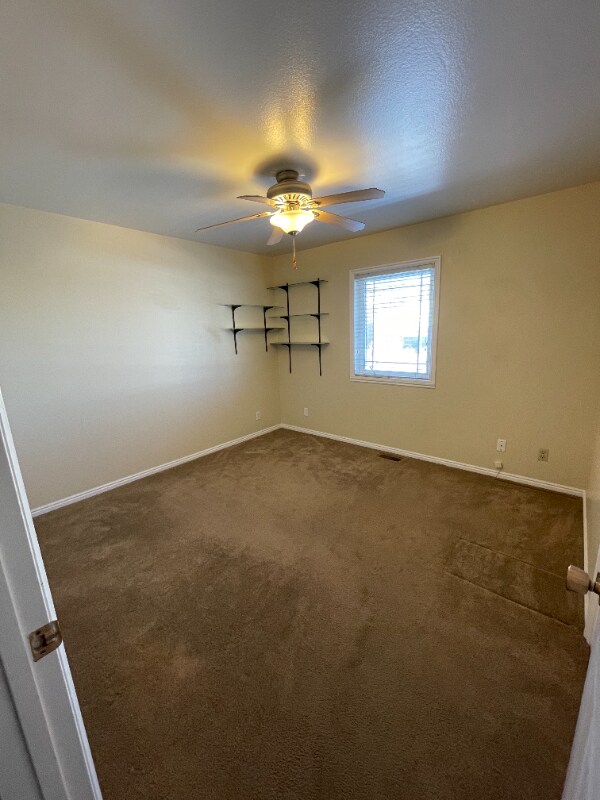 Building Photo - 986 Cedar Knolls W