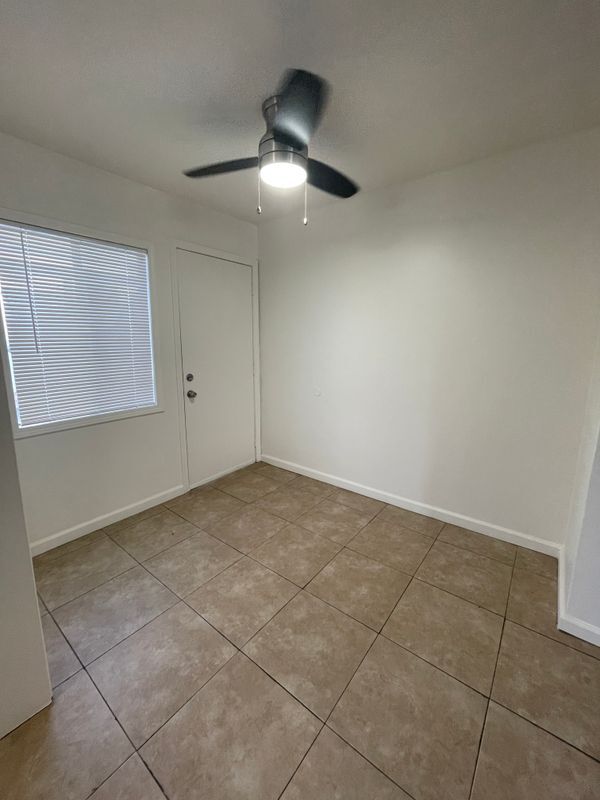 Foto del edificio - 331 E 5th St
