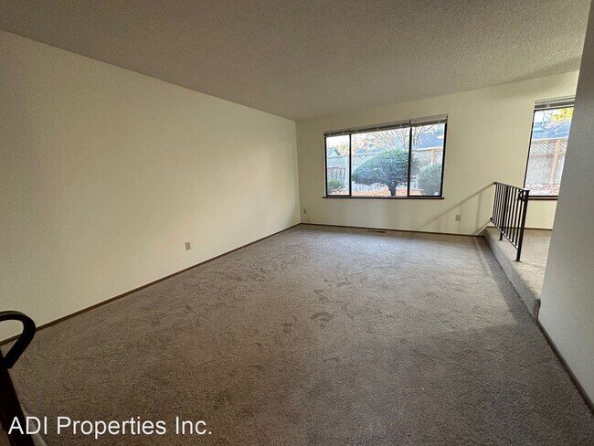 Building Photo - 3 br, 2 bath House - 945 SW Willow Creek Dr.