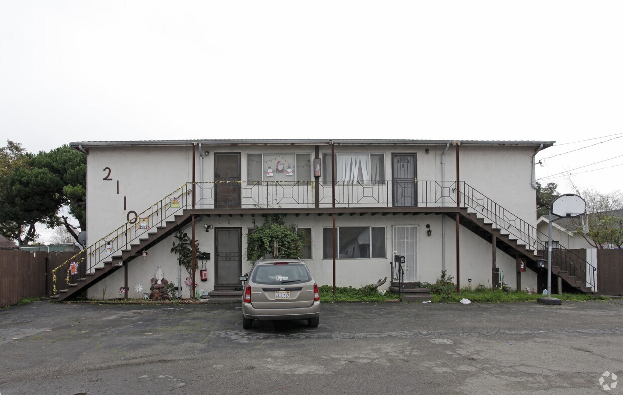 Primary Photo - 2110-2112 Marina Blvd