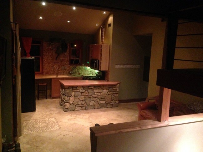 Main Floor/Kitchen - 870 W 19th St