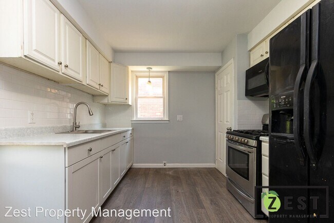 Building Photo - 3 br, 1 bath House - 6186 Farmbrook Street