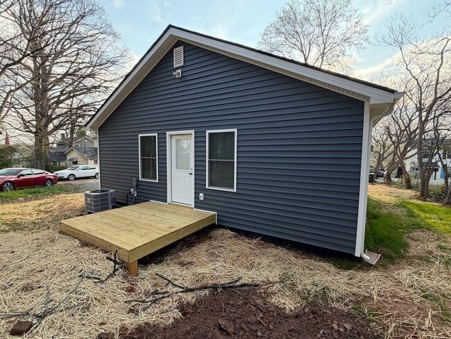 Photo - Open concept, location and easy living! House