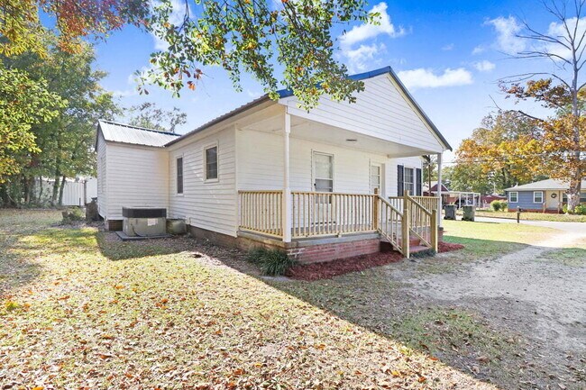 Foto del edificio - **RENOVATED** 2 BR 1 BA HOME IN GOLDSBORO- close to SJAFB!