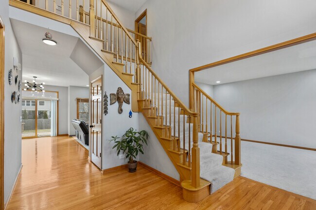 Building Photo - 2052 Gardner Cir E