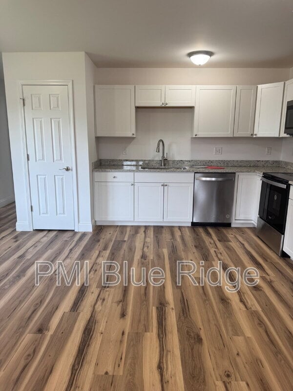 Building Photo - 321 Quinn Hill Ln