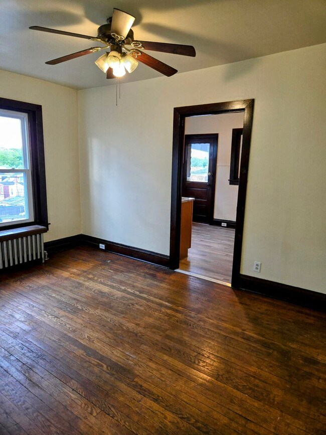 Building Photo - 841 N 5th St