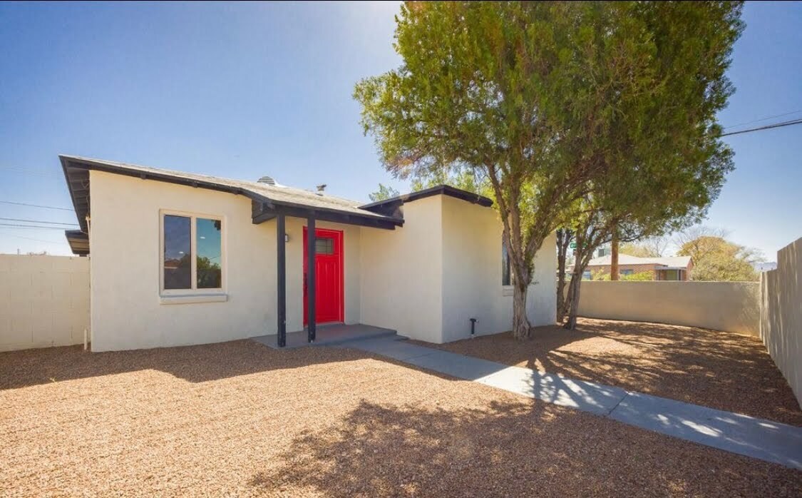 Private Front Yard - 1700 E Grant Rd
