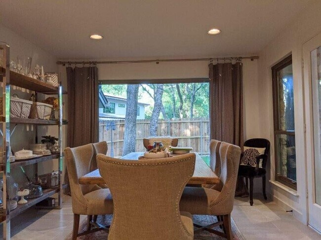 Building Photo - 1801 Holly Hill Dr