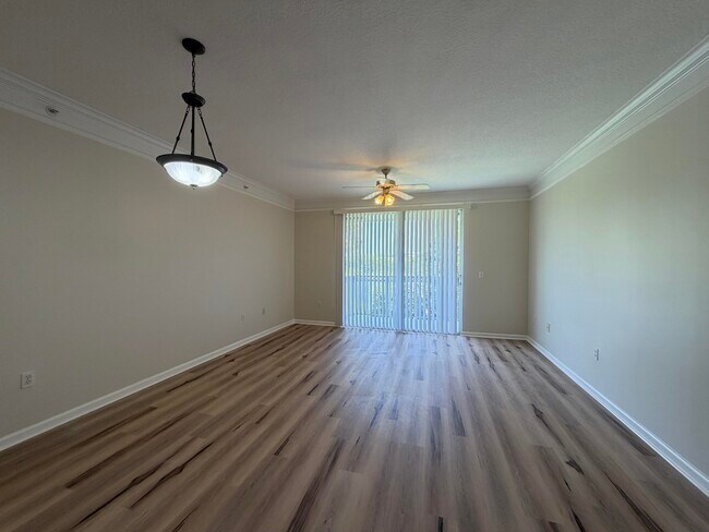 Foto del edificio - 2052 Alta Meadows Ln