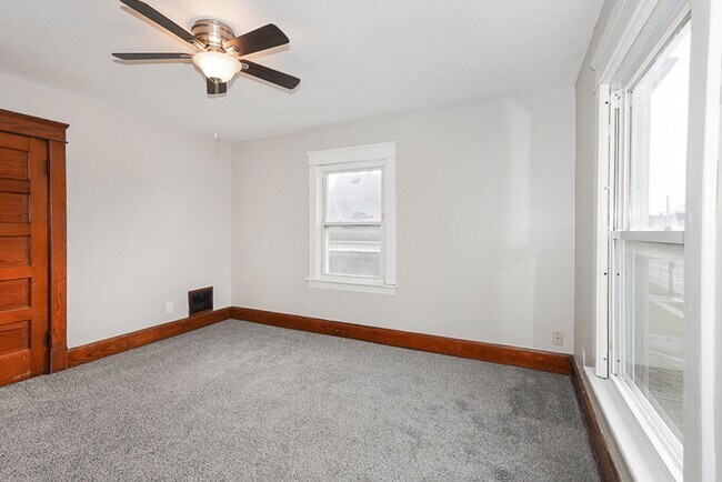 Foto del edificio - 1025 W 23rd St