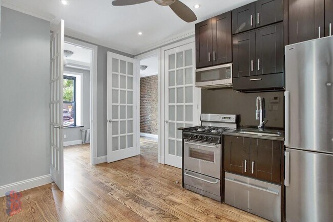 Foto del edificio - 212 E 105th St