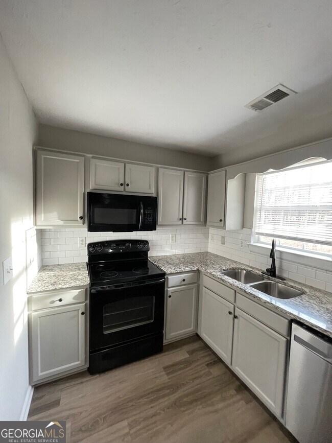 Building Photo - 42 Pope Rd