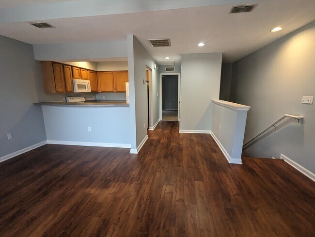 Foto del edificio - 2307 Timber Oak Ln