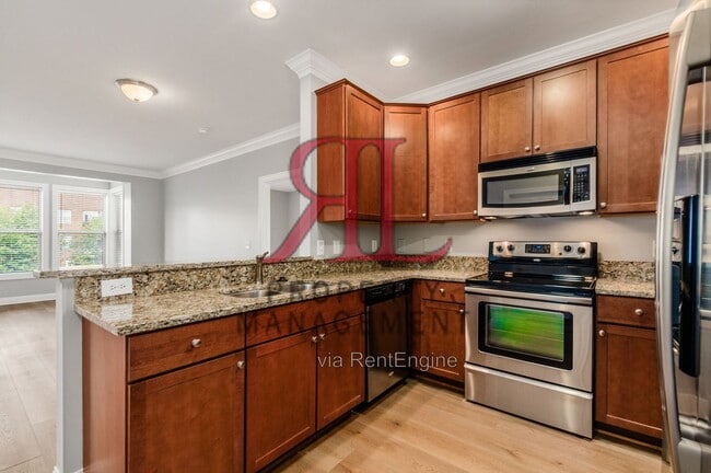 Building Photo - 925 Ingleside Ave