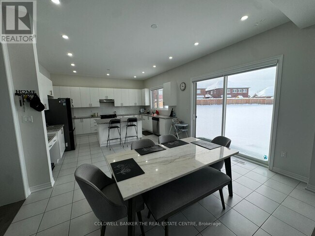 Photo du bâtiment - 1809 Emberton Way