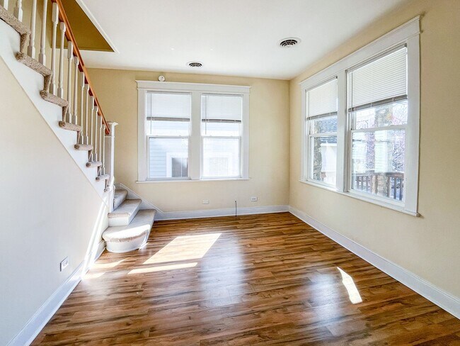 Foto del edificio - Charming 3BD/1BA Home In Unbeatable Location