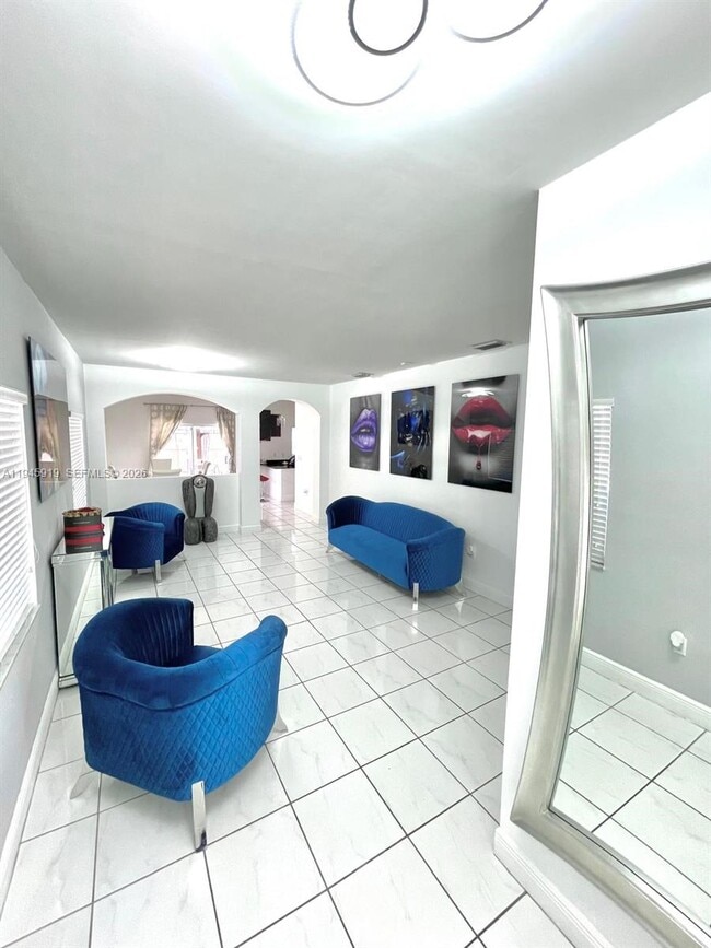 Foto del edificio - 690 E 6th Pl