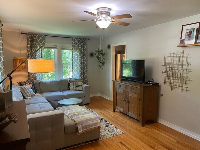 Foto del edificio - North AVL - Spacious Home with Large Yard and Outdoor Fireplace!