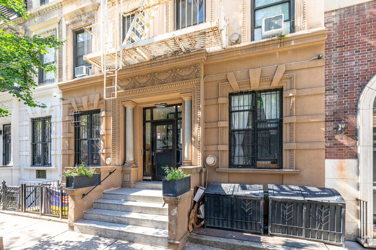 Entrance - 126 E 83rd St