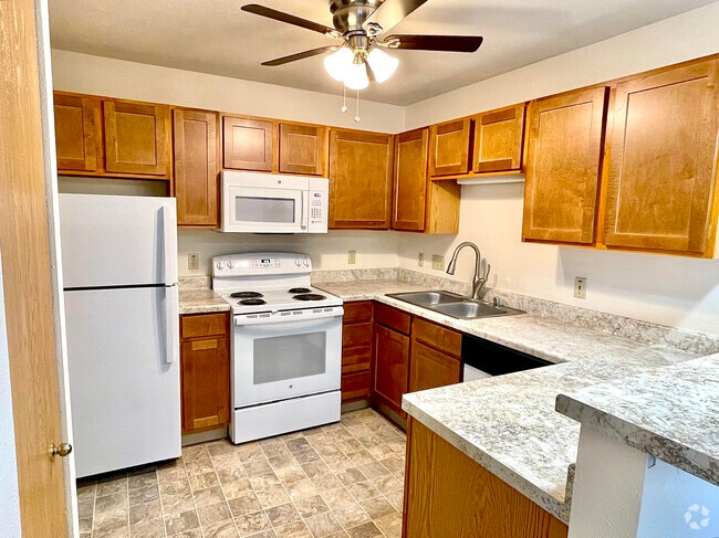 Loft Kitchen - Stone Creek Apartments