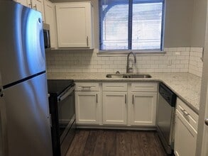 Building Photo - Stonebridge at the Ranch