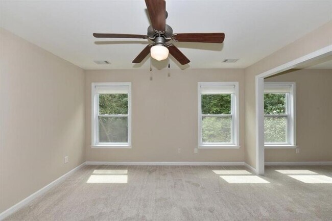 Building Photo - 386 St Claire Dr