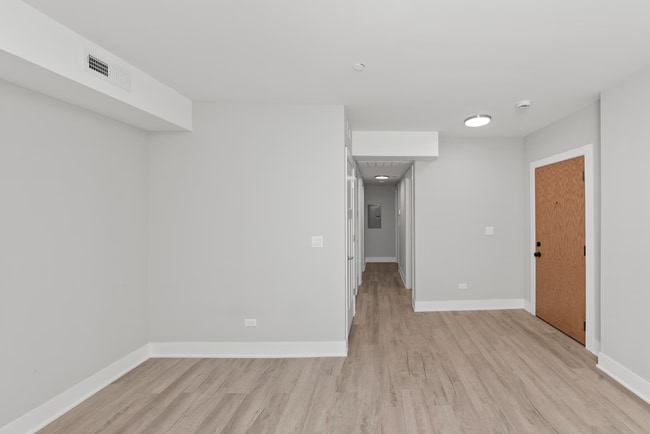 Building Photo - 1133 Oak Ave