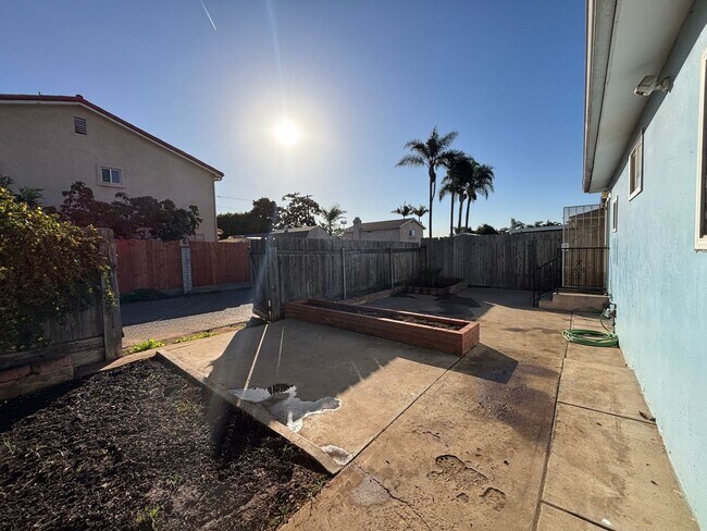 Foto del edificio - Coastal Comfort in Imperial Beach – 2 Bed, 1 Bath Home with Private Garage