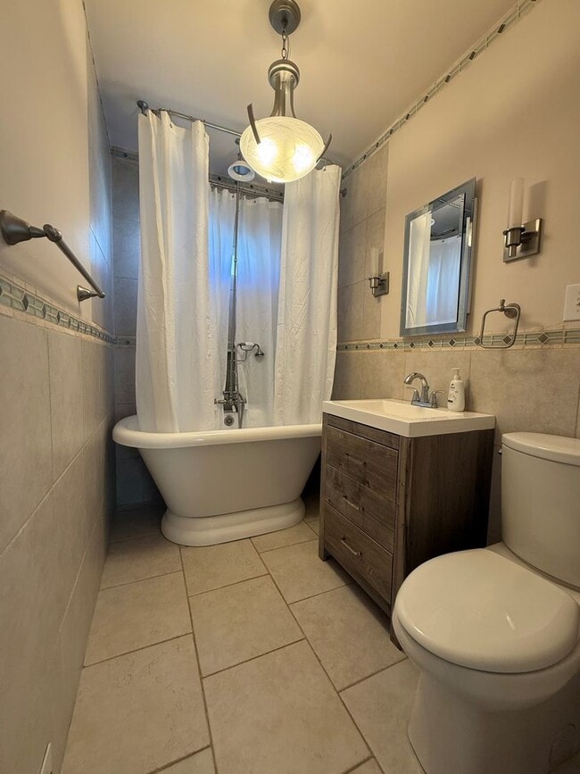 Foto del edificio - Now renting 4 bedroom House