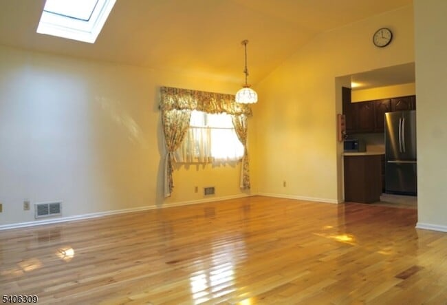 Building Photo - 17 Wellington Rd