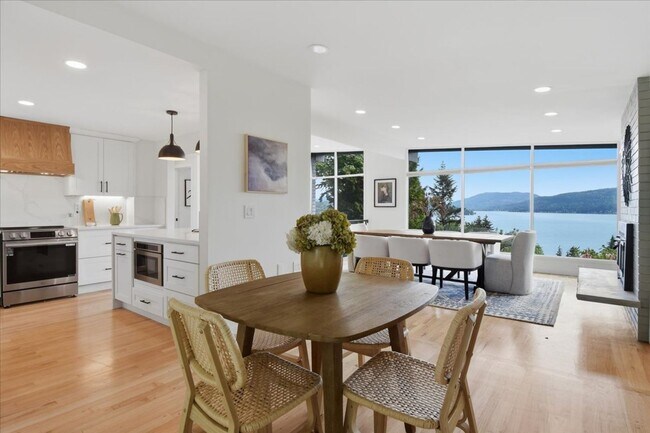 Building Photo - Peaceful home retreat with lake view