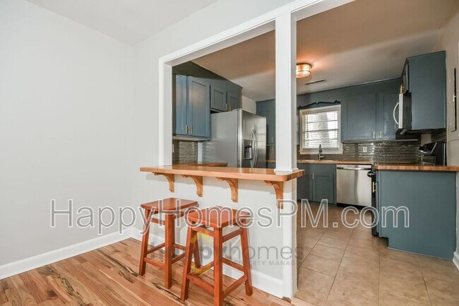 Building Photo - 825 Savage Rd