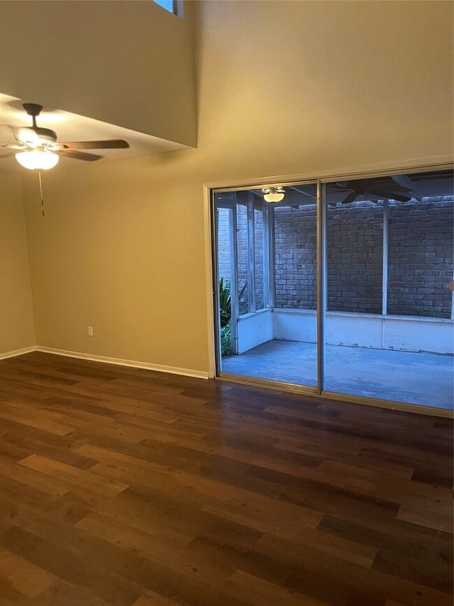 Foto del edificio - 4809 Oak Hollow St