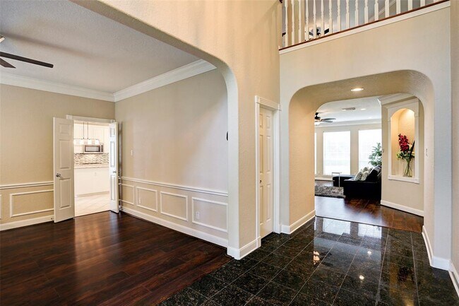 Building Photo - 3323 Scenic Elm St