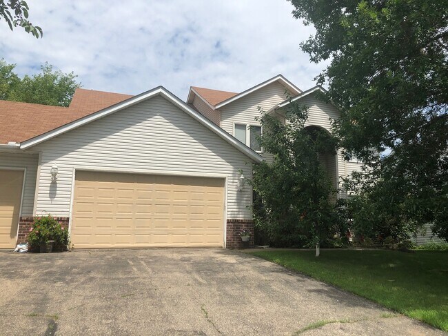 Building Photo - 15014 Valley View Pl