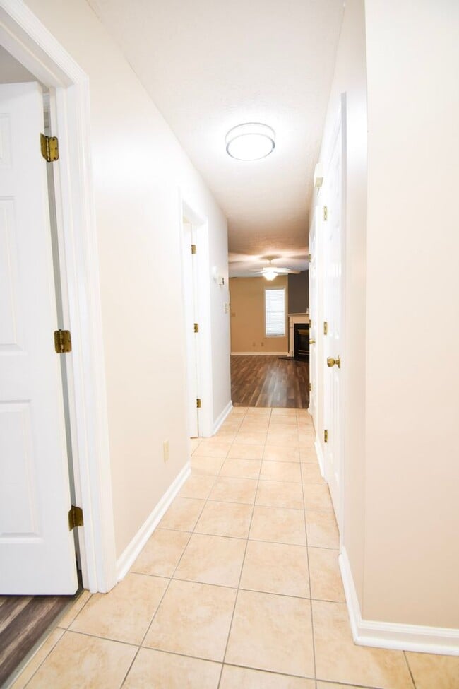 Building Photo - 2 Bedroom 2 Bathroom Apartment